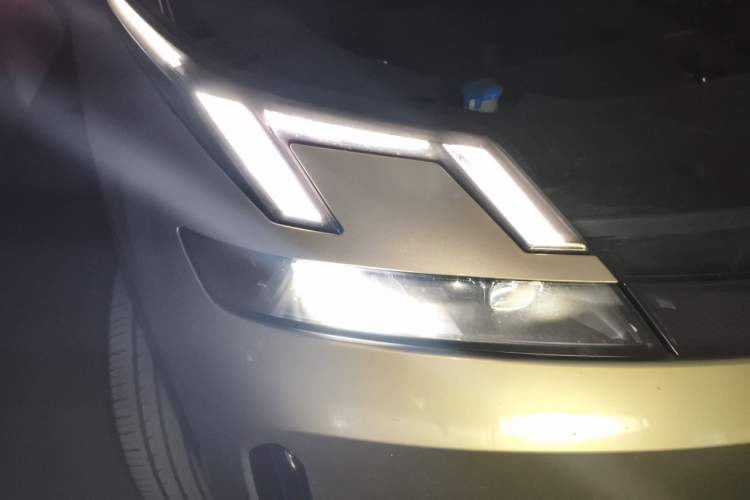 Used Lynk & Co 08 EM-P 2023 120km Long-Range Halo Right Front Headlight