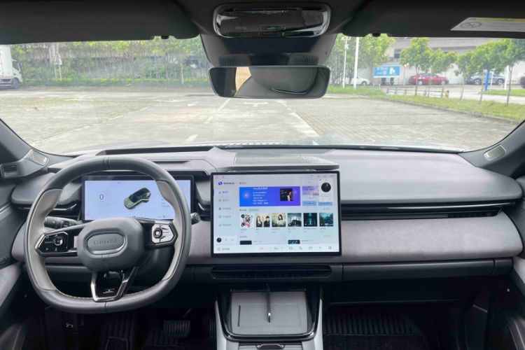 Used Lynk & Co 08 EM-P 2023 120km Long-Range Halo Audio And AC Panel