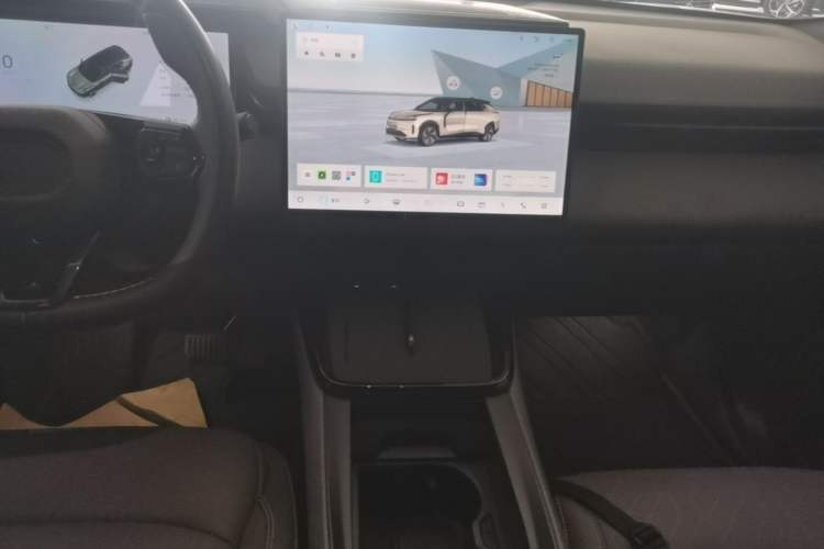 Used Lynk & Co 08 EM-P 2023 120km Long-Range Halo Audio And AC Panel