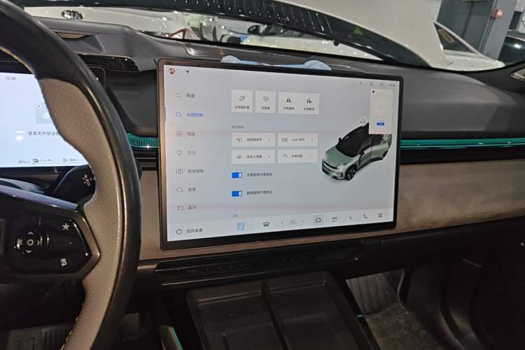 Used Lynk & Co 08 EM-P 2023 120km Long-Range Halo Audio And AC Panel
