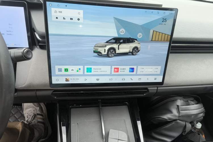Used Lynk & Co 08 EM-P 2023 120km Long-Range Halo Audio And AC Panel