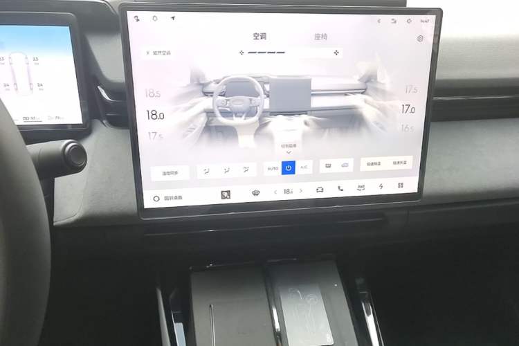Used Lynk & Co 08 EM-P 2023 120km Long-Range Halo Audio And AC Panel