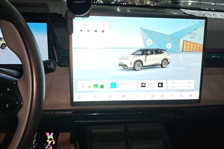 Used Lynk & Co 08 EM-P 2023 120km Long-Range Halo Audio And AC Panel