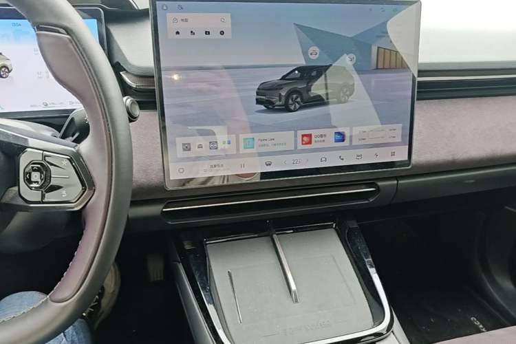 Used Lynk & Co 08 EM-P 2023 220 km Limited-Time Edition Audio And AC Panel