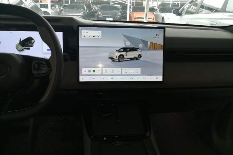 Used Lynk & Co 08 EM-P 2023 120km Long-Range Halo Audio And AC Panel