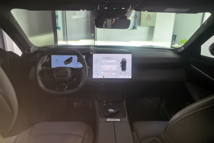 Used Lynk & Co 08 EM-P 2023 120km Long-Range Halo Center Console