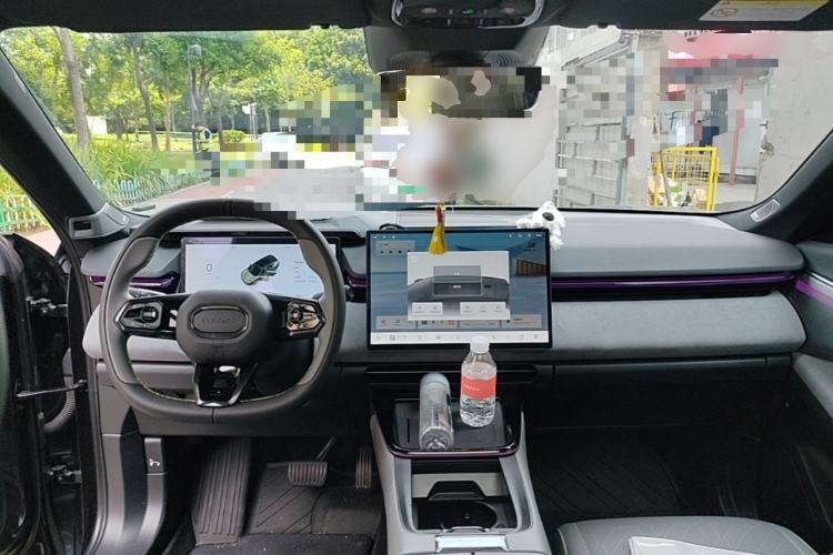 Used Lynk & Co 08 EM-P 2023 120km Long-Range Halo Center Console