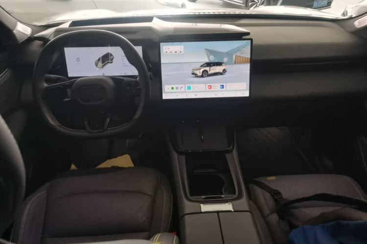 Used Lynk & Co 08 EM-P 2023 120km Long-Range Halo Center Console