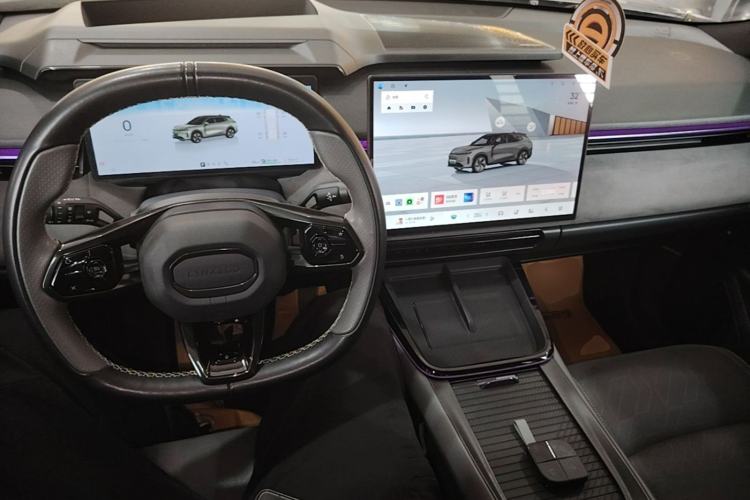 Used Lynk & Co 08 EM-P 2023 120km Long-Range Halo Center Console