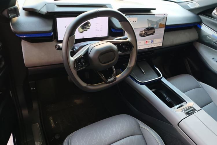 Used Lynk & Co 08 EM-P 2023 245km Ultra-Long Range Halo Center Console