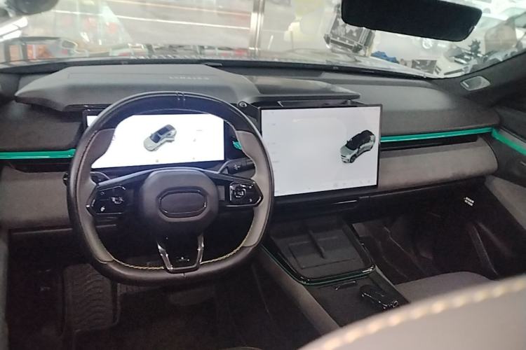 Used Lynk & Co 08 EM-P 2023 120km Long-Range Pro Center Console