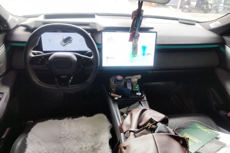 Used Lynk & Co 08 EM-P 2023 120km Long-Range Halo Center Console