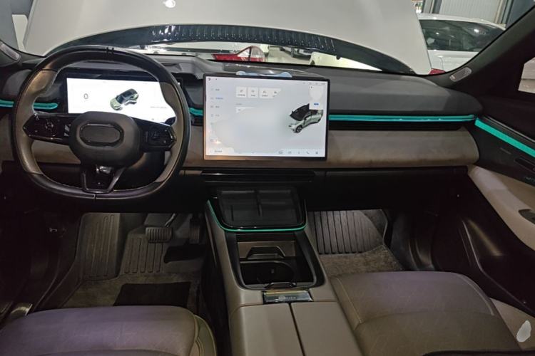 Used Lynk & Co 08 EM-P 2023 120km Long-Range Halo Center Console