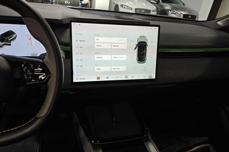 Used Lynk & Co 08 EM-P 2023 120km Long-Range Pro Center Console