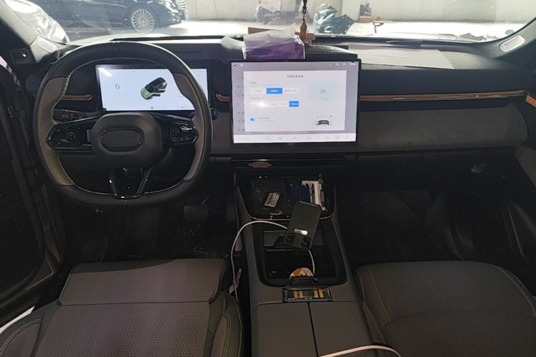 Used Lynk & Co 08 EM-P 2023 120km Long-Range Halo Center Console