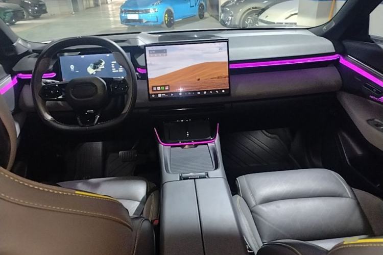 Used Lynk & Co 08 EM-P 2023 120km Long-Range Halo Center Console