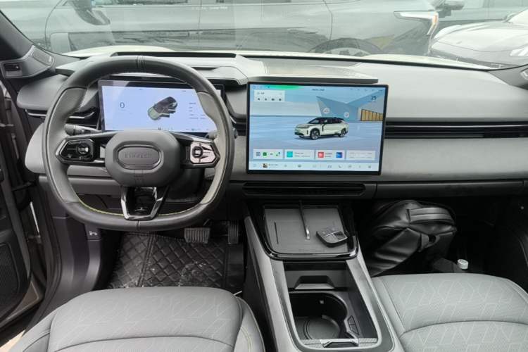 Used Lynk & Co 08 EM-P 2023 120km Long-Range Halo Center Console