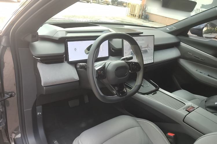 Used Lynk & Co 08 EM-P 2023 120km Long-Range Halo Center Console