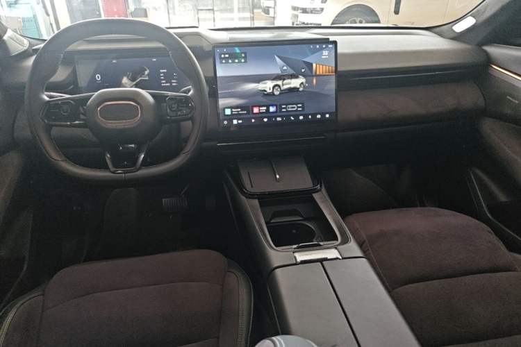 Used Lynk & Co 08 EM-P 2023 220km All-Wheel-Drive Performance Halo Center Console