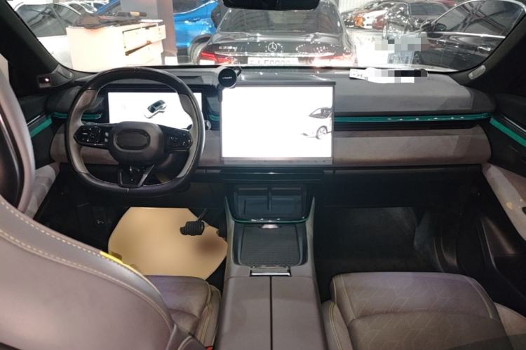 Used Lynk & Co 08 EM-P 2023 120km Long-Range Halo Center Console