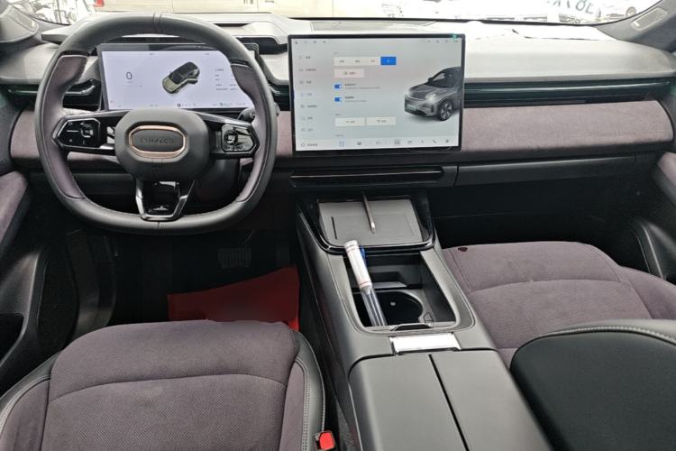 Used Lynk & Co 08 EM-P 2023 220 km Limited-Time Edition Center Console