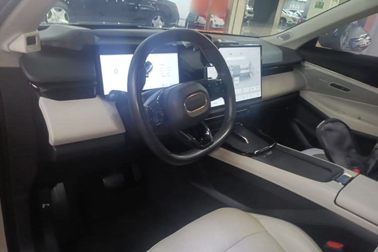 Used Lynk & Co 08 EM-P 2023 220km All-Wheel-Drive Performance Halo Center Console