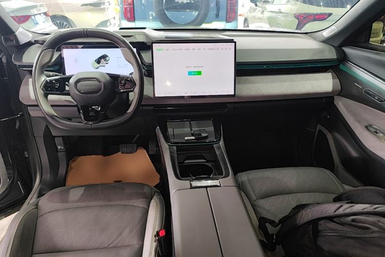 Used Lynk & Co 08 EM-P 2023 245km Ultra-Long Range Halo Center Console