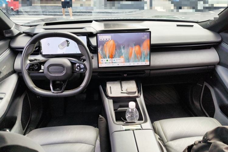 Used Lynk & Co 08 EM-P 2023 245km Ultra-Long Range Halo Center Console
