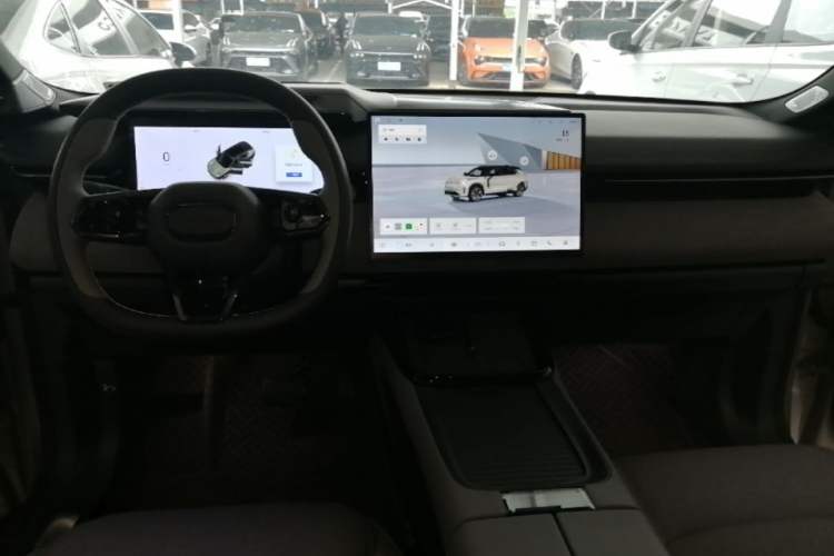 Used Lynk & Co 08 EM-P 2023 120km Long-Range Halo Center Console