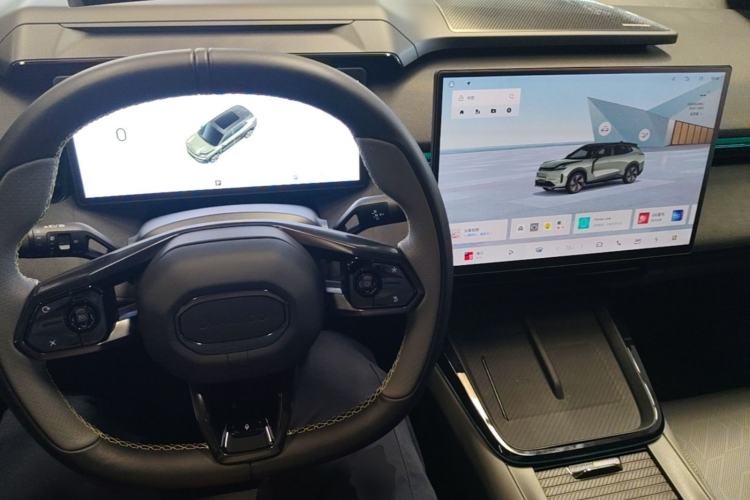 Used Lynk & Co 08 EM-P 2023 120km Long-Range Halo Center Console