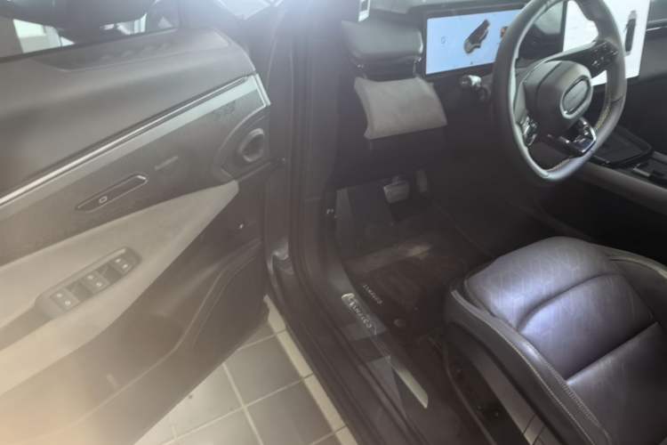 Used Lynk & Co 08 EM-P 2023 120km Long-Range Halo Driver Seat