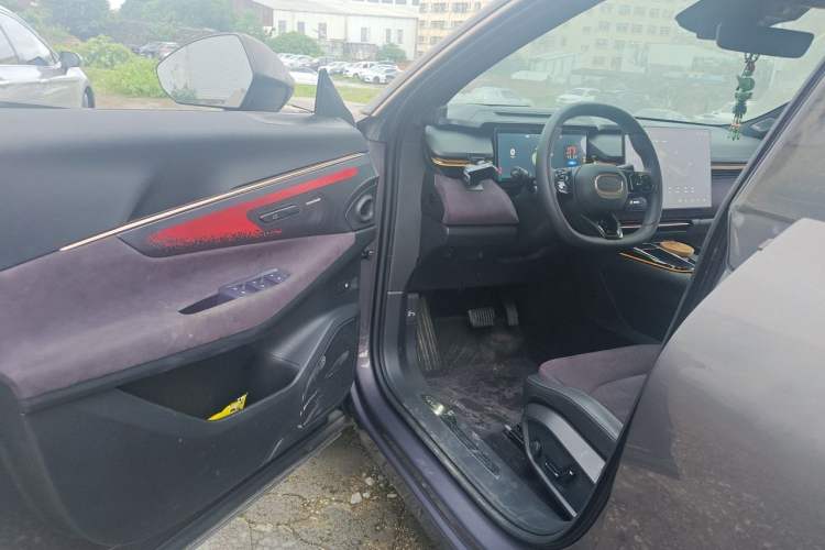 Used Lynk & Co 08 EM-P 2023 220km All-Wheel-Drive Performance Halo Driver Seat