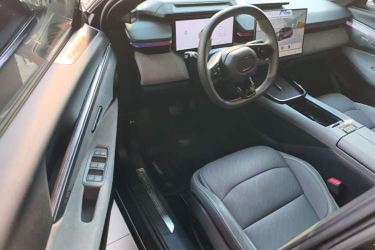 Used Lynk & Co 08 EM-P 2023 245km Ultra-Long Range Halo Driver Seat