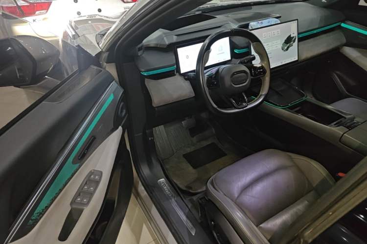 Used Lynk & Co 08 EM-P 2023 120km Long-Range Halo Driver Seat
