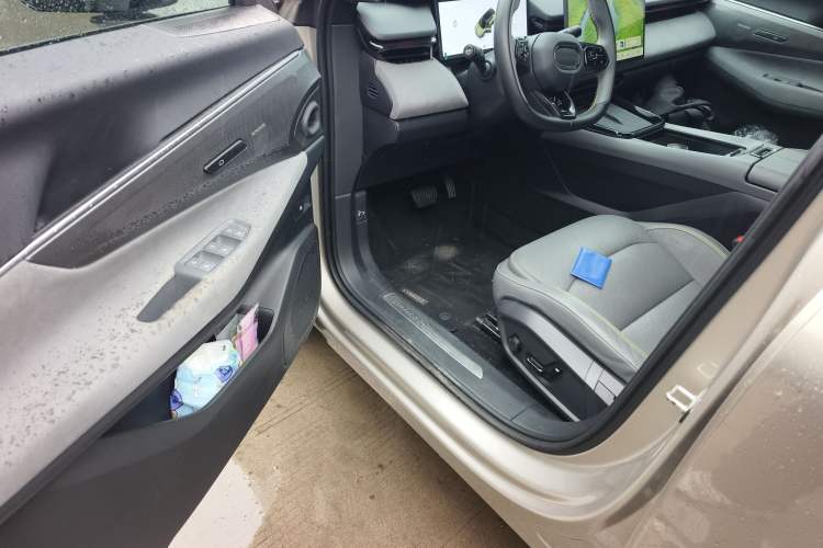 Used Lynk & Co 08 EM-P 2023 120km Long-Range Halo Driver Seat