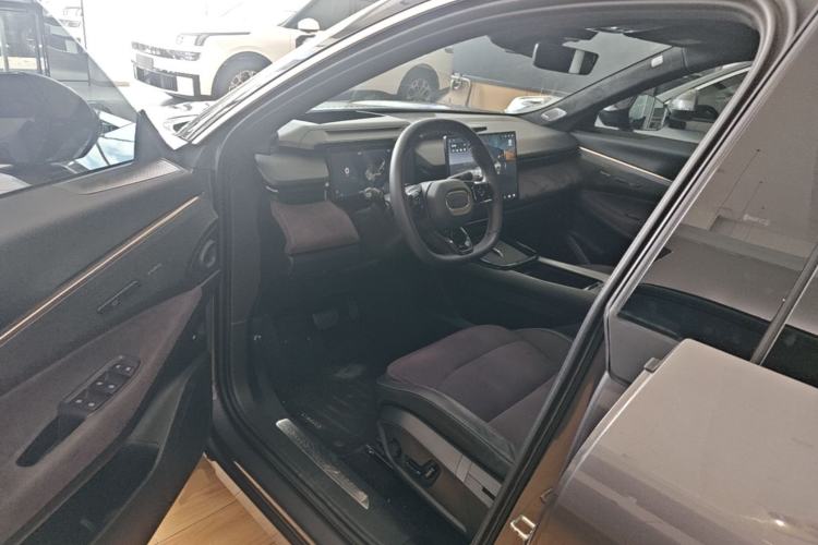 Used Lynk & Co 08 EM-P 2023 220km All-Wheel-Drive Performance Halo Driver Seat