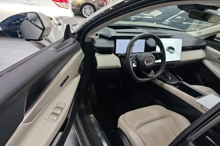 Used Lynk & Co 08 EM-P 2023 245km Ultra-Long Range Halo Driver Seat