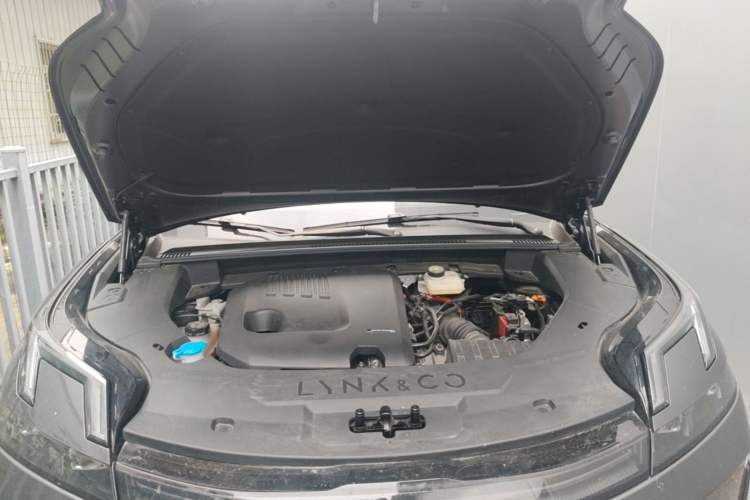 Used Lynk & Co 08 EM-P 2023 120km Long-Range Halo Engine Bay