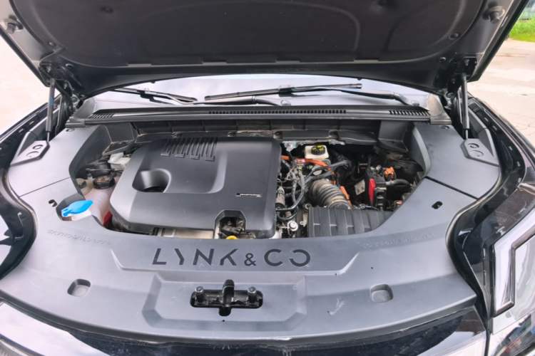 Used Lynk & Co 08 EM-P 2023 220km All-Wheel-Drive Performance Halo Engine Bay