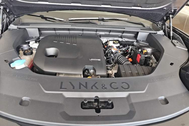 Used Lynk & Co 08 EM-P 2023 220km All-Wheel-Drive Performance Halo Engine Bay