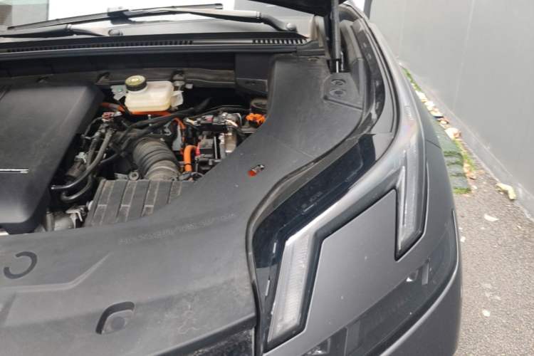 Used Lynk & Co 08 EM-P 2023 120km Long-Range Halo Engine Bay Left