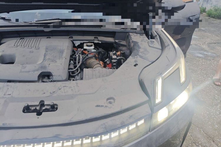 Used Lynk & Co 08 EM-P 2023 220km All-Wheel-Drive Performance Halo Engine Bay Left
