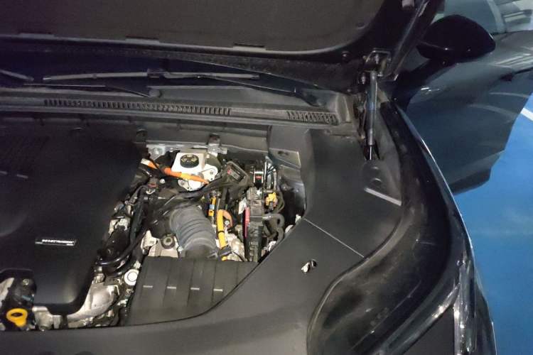 Used Lynk & Co 08 EM-P 2023 220km All-Wheel-Drive Performance Halo Engine Bay Left