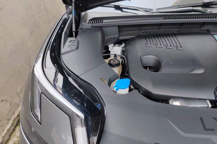 Used Lynk & Co 08 EM-P 2023 120km Long-Range Halo Engine Bay Right