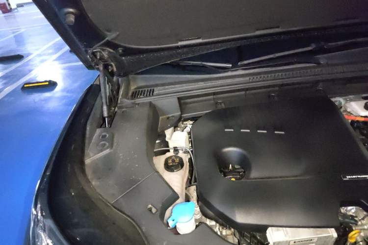 Used Lynk & Co 08 EM-P 2023 220km All-Wheel-Drive Performance Halo Engine Bay Right