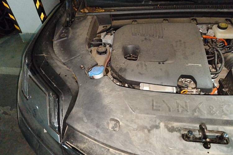 Used Lynk & Co 08 EM-P 2023 120km Long-Range Pro Engine Bay Right