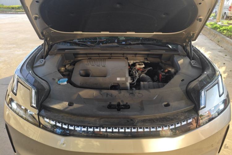 Used Lynk & Co 08 EM-P 2023 220km All-Wheel-Drive Performance Halo Engine Bay