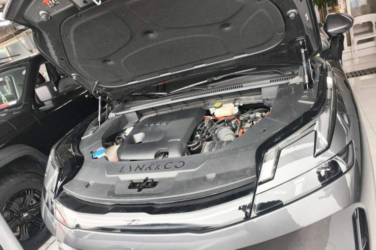 Used Lynk & Co 08 EM-P 2023 120km Long-Range Pro Engine Bay