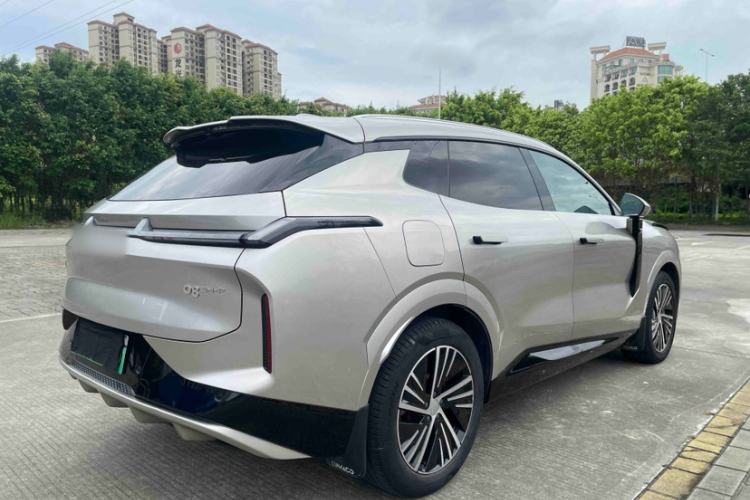 Used Lynk & Co 08 EM-P 2023 120km Long-Range Halo Exterior 1
