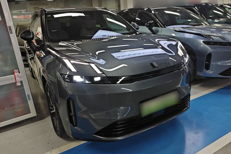 Used Lynk & Co 08 EM-P 2023 120km Long-Range Pro Exterior 1